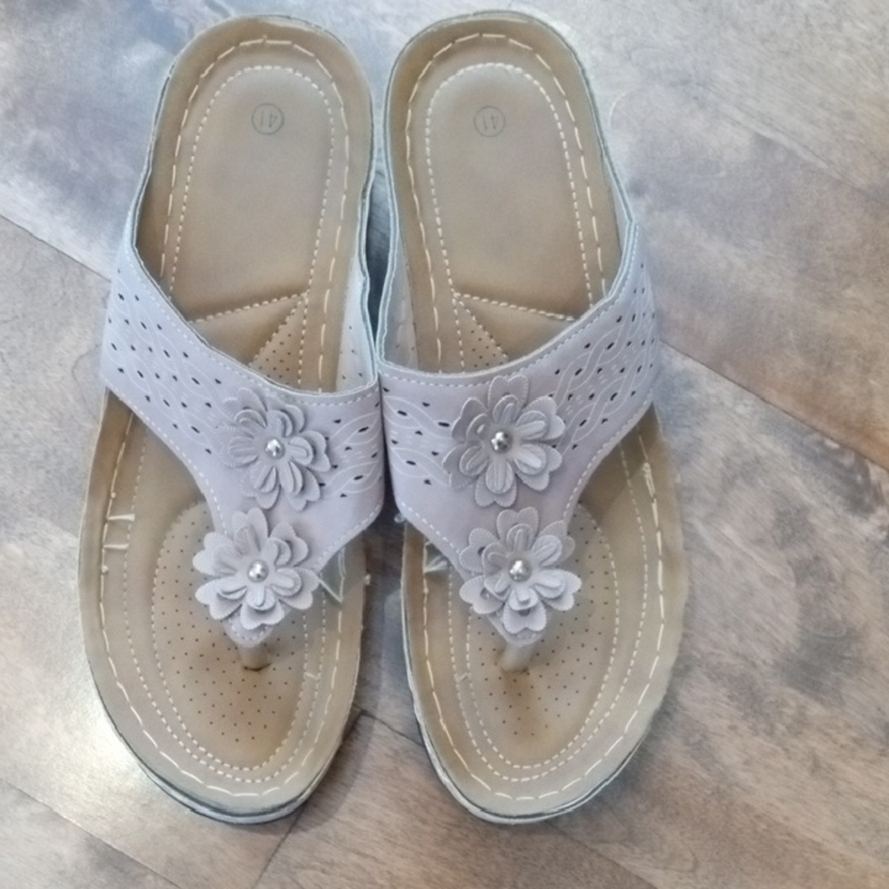Lot of 4 Women's Casual Sandals - Picture 6 of 16